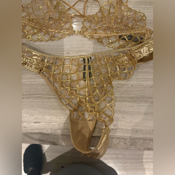 Livy gold lingerie set - Picture 10 of 13